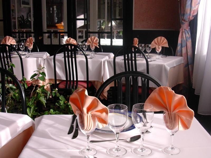 Arcantis Hotel Metropole Châtel-Guyon Ресторант снимка